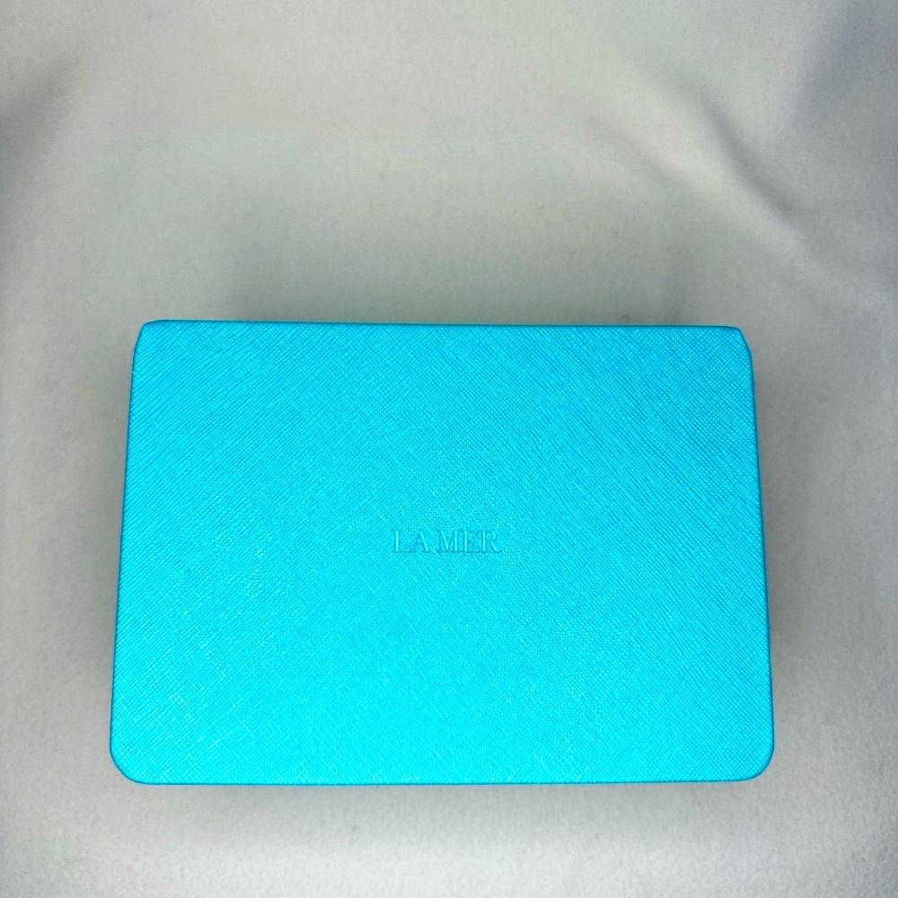 New La Mer Cosmetic Box. Luxurious Light Tiffany blue color.